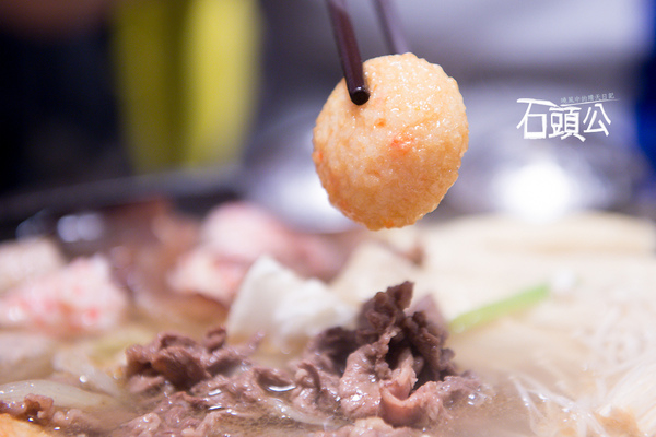 石頭公 石頭火鍋：【口碑券 | 石頭公】湯頭清徹 沙茶迷人 適合朋友聚會一起享用的古早味石頭火鍋