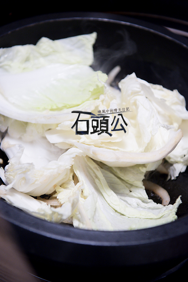 石頭公 石頭火鍋：【口碑券 | 石頭公】湯頭清徹 沙茶迷人 適合朋友聚會一起享用的古早味石頭火鍋