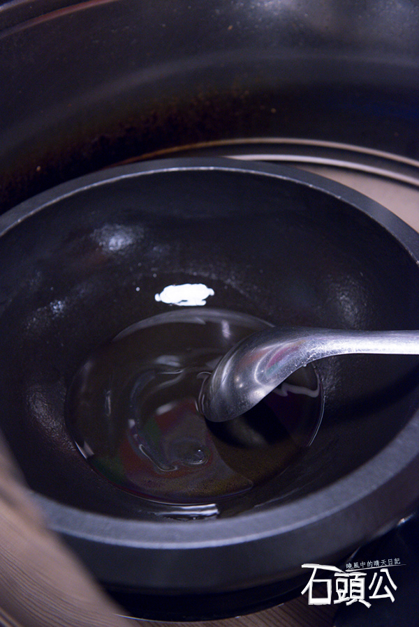 石頭公 石頭火鍋：【口碑券 | 石頭公】湯頭清徹 沙茶迷人 適合朋友聚會一起享用的古早味石頭火鍋