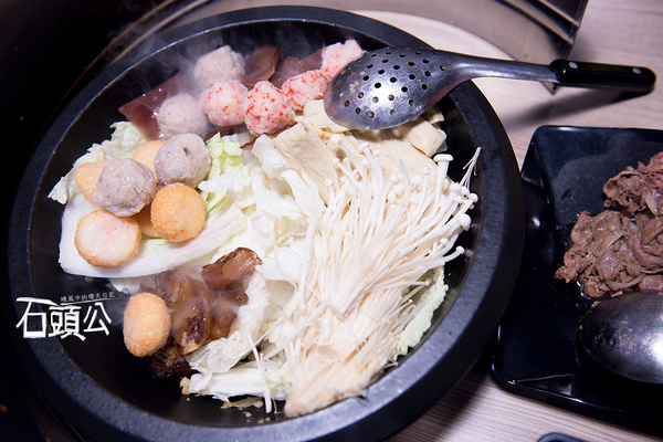 石頭公 石頭火鍋：【口碑券 | 石頭公】湯頭清徹 沙茶迷人 適合朋友聚會一起享用的古早味石頭火鍋