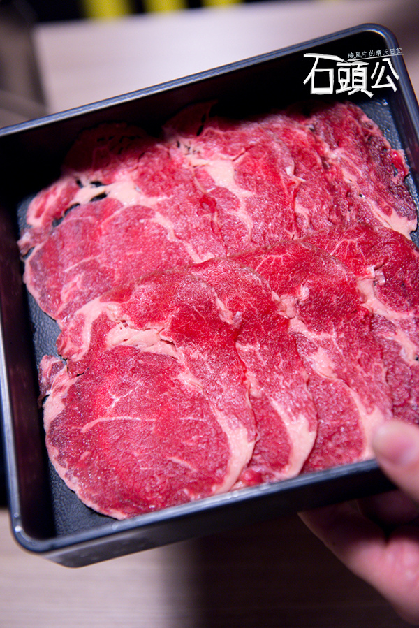 石頭公 石頭火鍋：【口碑券 | 石頭公】湯頭清徹 沙茶迷人 適合朋友聚會一起享用的古早味石頭火鍋