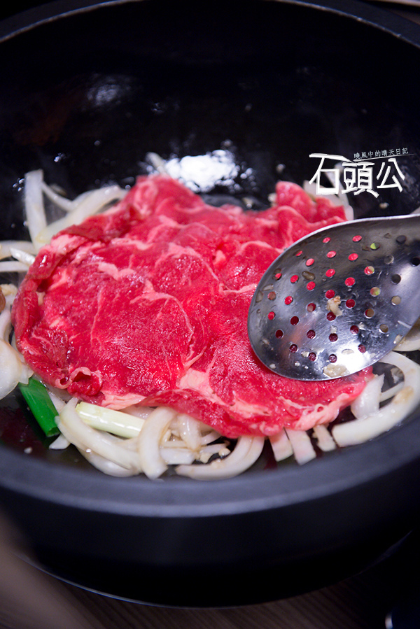 石頭公 石頭火鍋：【口碑券 | 石頭公】湯頭清徹 沙茶迷人 適合朋友聚會一起享用的古早味石頭火鍋