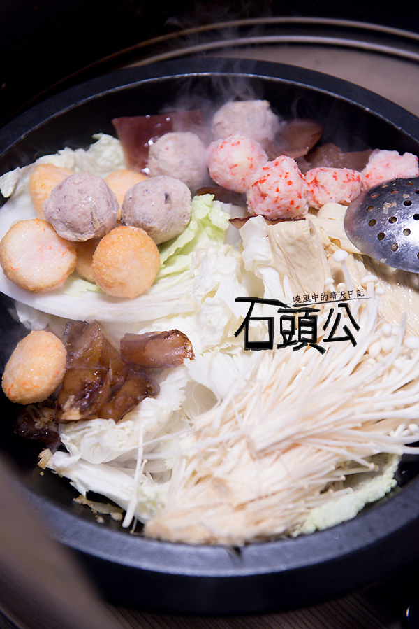 石頭公 石頭火鍋：【口碑券 | 石頭公】湯頭清徹 沙茶迷人 適合朋友聚會一起享用的古早味石頭火鍋