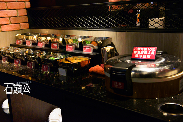 石頭公 石頭火鍋：【口碑券 | 石頭公】湯頭清徹 沙茶迷人 適合朋友聚會一起享用的古早味石頭火鍋