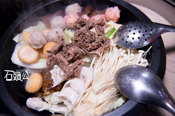 石頭公 石頭火鍋：【口碑券 | 石頭公】湯頭清徹 沙茶迷人 適合朋友聚會一起享用的古早味石頭火鍋