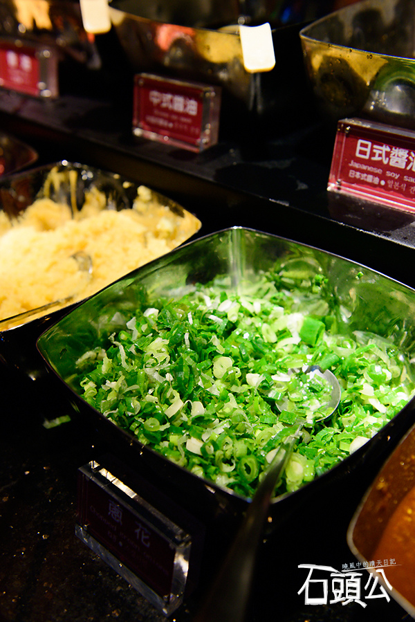 石頭公 石頭火鍋：【口碑券 | 石頭公】湯頭清徹 沙茶迷人 適合朋友聚會一起享用的古早味石頭火鍋