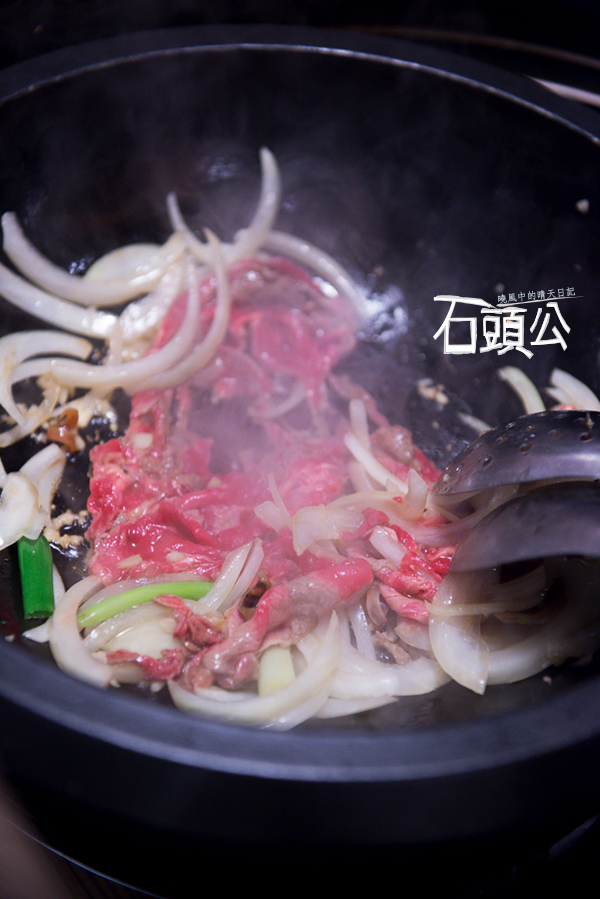 石頭公 石頭火鍋：【口碑券 | 石頭公】湯頭清徹 沙茶迷人 適合朋友聚會一起享用的古早味石頭火鍋