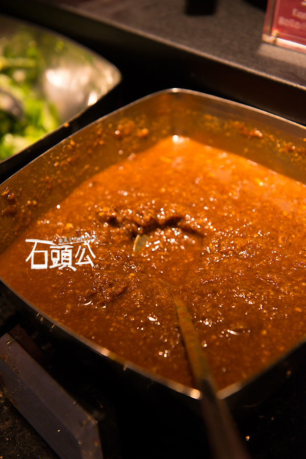 石頭公 石頭火鍋：【口碑券 | 石頭公】湯頭清徹 沙茶迷人 適合朋友聚會一起享用的古早味石頭火鍋