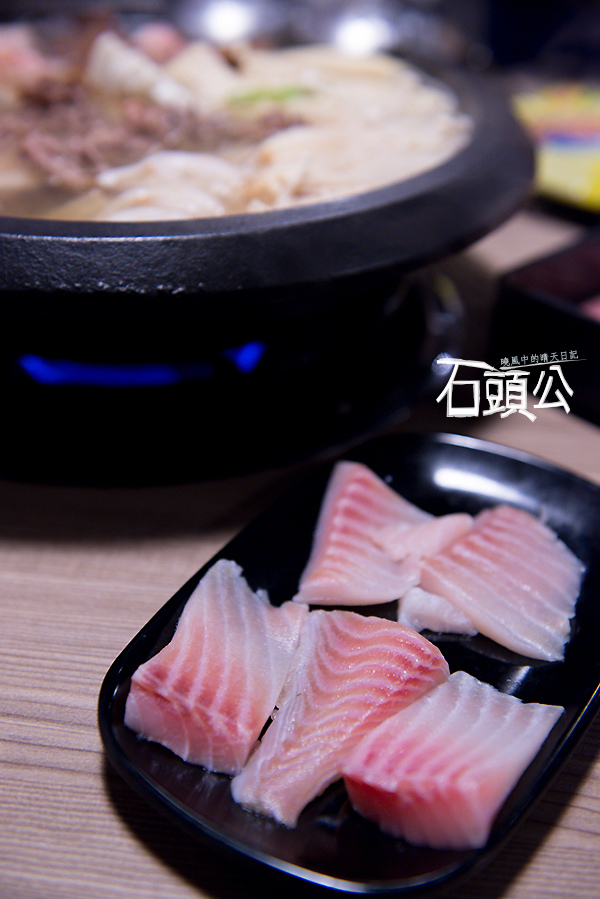 石頭公 石頭火鍋：【口碑券 | 石頭公】湯頭清徹 沙茶迷人 適合朋友聚會一起享用的古早味石頭火鍋