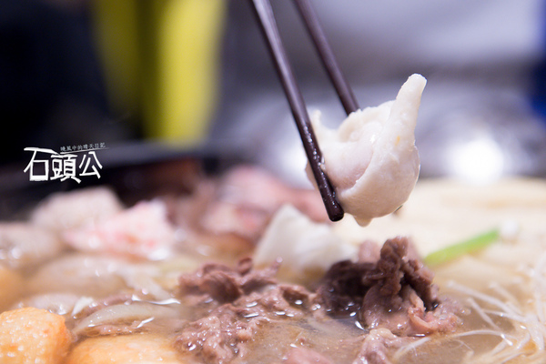 石頭公 石頭火鍋：【口碑券 | 石頭公】湯頭清徹 沙茶迷人 適合朋友聚會一起享用的古早味石頭火鍋