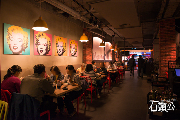 石頭公 石頭火鍋：【口碑券 | 石頭公】湯頭清徹 沙茶迷人 適合朋友聚會一起享用的古早味石頭火鍋