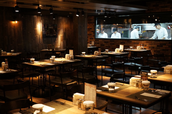 樂慕亞 Le Meilleur(市府店)：(胖樺食記) 24小時營業燈光美氣氛佳牛排館”樂慕亞 Le Meilleur(市府店)”