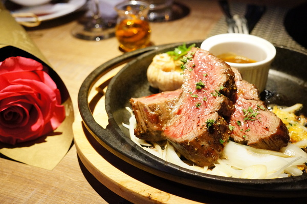 樂慕亞 Le Meilleur(市府店)：(胖樺食記) 24小時營業燈光美氣氛佳牛排館”樂慕亞 Le Meilleur(市府店)”