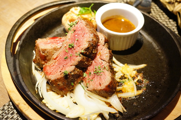 樂慕亞 Le Meilleur(市府店)：(胖樺食記) 24小時營業燈光美氣氛佳牛排館”樂慕亞 Le Meilleur(市府店)”