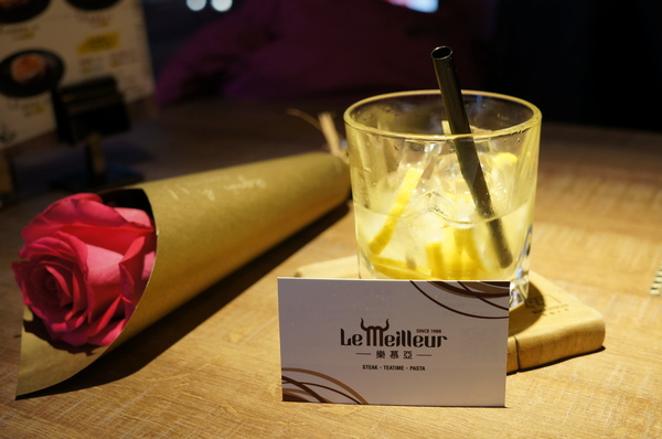 樂慕亞 Le Meilleur(市府店)：(胖樺食記) 24小時營業燈光美氣氛佳牛排館”樂慕亞 Le Meilleur(市府店)”