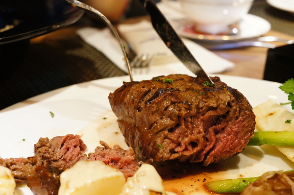 樂慕亞 Le Meilleur(市府店)：(胖樺食記) 24小時營業燈光美氣氛佳牛排館”樂慕亞 Le Meilleur(市府店)”