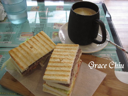可可芭蕾:可可芭蕾~豐富的板烤總匯&咬開小心燙口的熱夾心吐司(捷運雙連站周邊)