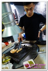 燒桶子韓風立燒：國父紀念館燒肉．道地復古韓式汽油桶上的大塊牛排──燒桶子 韓風立燒