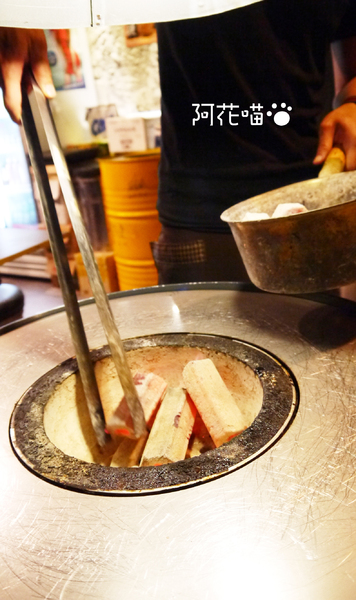 燒桶子韓風立燒:【國父紀念館│韓式】烤肉完全免動手,真的是站著吃的韓式烤肉?『燒桶子韓風立燒』