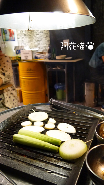 燒桶子韓風立燒:【國父紀念館│韓式】烤肉完全免動手,真的是站著吃的韓式烤肉?『燒桶子韓風立燒』