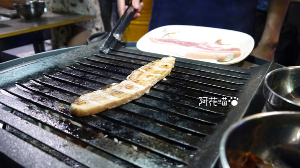 燒桶子韓風立燒:【國父紀念館│韓式】烤肉完全免動手,真的是站著吃的韓式烤肉?『燒桶子韓風立燒』