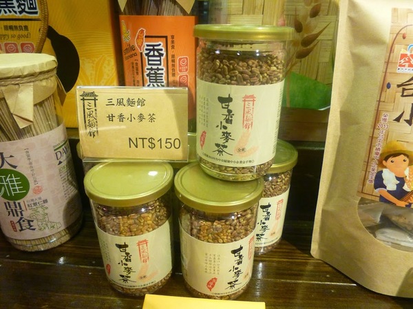 三風麵館:【台中特產/試吃】老麵廠的華麗變身,不容錯過!獨家香蕉麵與最在地滋味的麵條商品-三風麵館