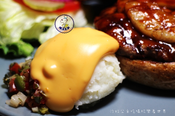 Bsb美式餐廳：內湖.內科人氣美食『Bsb美式餐廳』漢堡/排餐/大份量