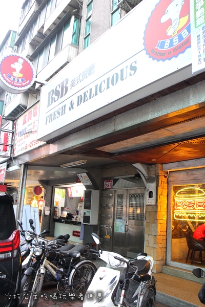 Bsb美式餐廳：內湖.內科人氣美食『Bsb美式餐廳』漢堡/排餐/大份量