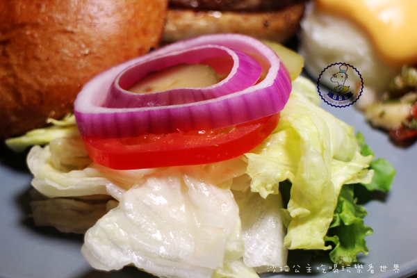 Bsb美式餐廳：內湖.內科人氣美食『Bsb美式餐廳』漢堡/排餐/大份量