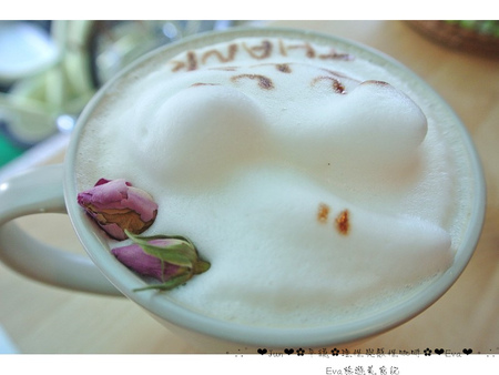 理性&感性cafe':【美食】oO。。平鎮 理性&感性CAFE(近育達高中) 超厲害的立體貓抓魚拉花,這裡有喲~~oO。o○。