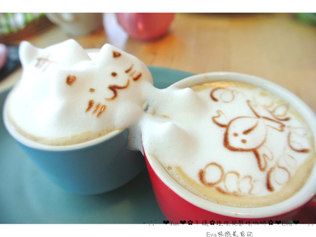 理性&感性cafe':【美食】oO。。平鎮 理性&感性CAFE(近育達高中) 超厲害的立體貓抓魚拉花,這裡有喲~~oO。o○。