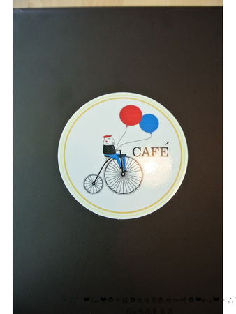 理性&感性cafe':【美食】oO。。平鎮 理性&感性CAFE(近育達高中) 超厲害的立體貓抓魚拉花,這裡有喲~~oO。o○。