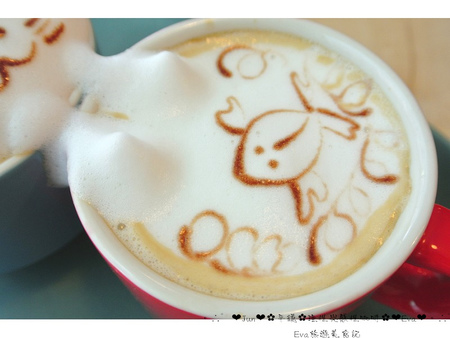 理性&感性cafe':【美食】oO。。平鎮 理性&感性CAFE(近育達高中) 超厲害的立體貓抓魚拉花,這裡有喲~~oO。o○。