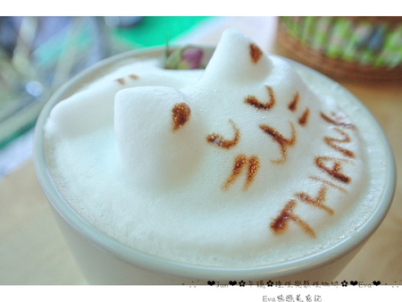 理性&感性cafe':【美食】oO。。平鎮 理性&感性CAFE(近育達高中) 超厲害的立體貓抓魚拉花,這裡有喲~~oO。o○。