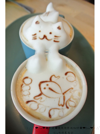 理性&感性cafe':【美食】oO。。平鎮 理性&感性CAFE(近育達高中) 超厲害的立體貓抓魚拉花,這裡有喲~~oO。o○。