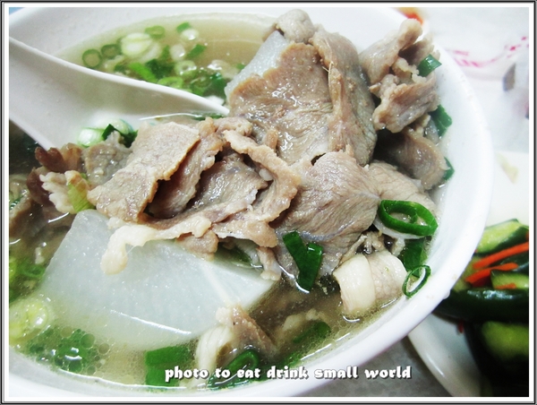 林口蔡家拉麵(牛肉拉麵大王)：牛肉麵是用雞湯作湯底你肯定沒吃過吧~~