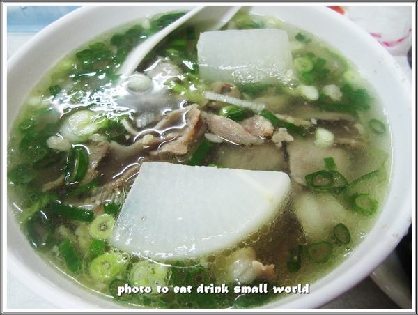 林口蔡家拉麵(牛肉拉麵大王)：牛肉麵是用雞湯作湯底你肯定沒吃過吧~~