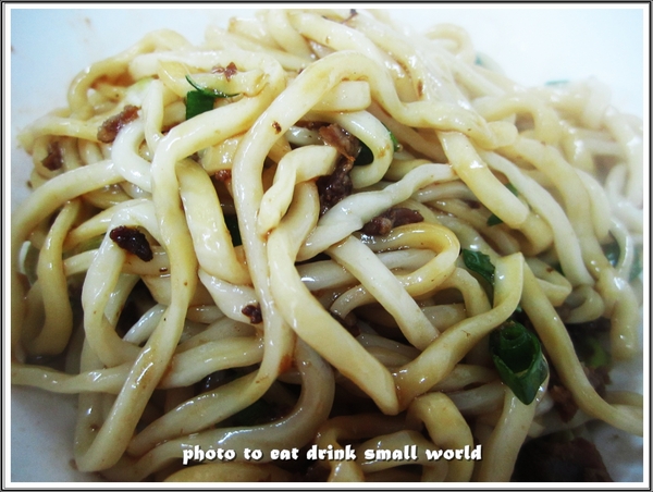 林口蔡家拉麵(牛肉拉麵大王)：牛肉麵是用雞湯作湯底你肯定沒吃過吧~~