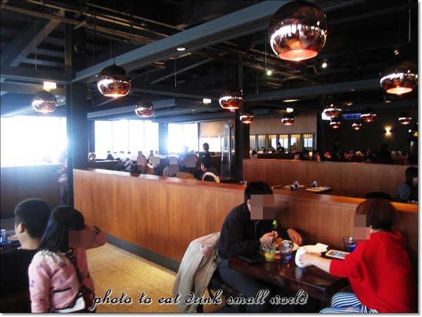 托斯卡尼尼義大利餐廳：桃園國際店托斯卡尼尼~~空間大氣氛好份量多還有停車場哦