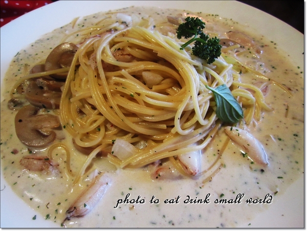 托斯卡尼尼義大利餐廳：桃園國際店托斯卡尼尼~~空間大氣氛好份量多還有停車場哦