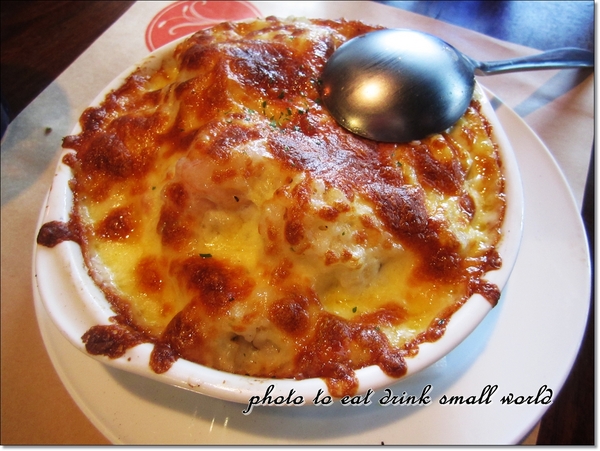 托斯卡尼尼義大利餐廳：桃園國際店托斯卡尼尼~~空間大氣氛好份量多還有停車場哦