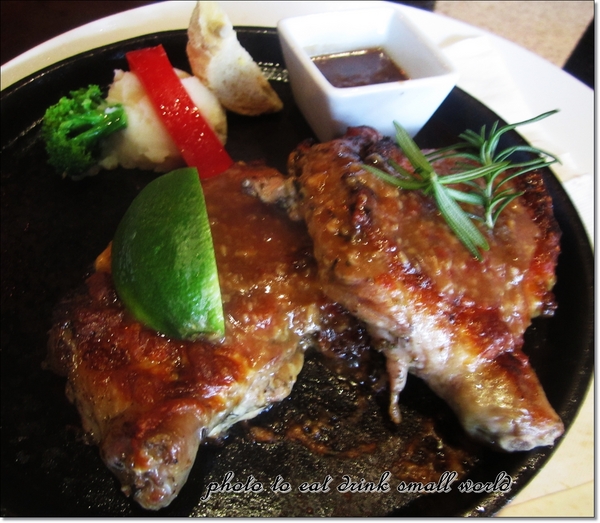 托斯卡尼尼義大利餐廳：桃園國際店托斯卡尼尼~~空間大氣氛好份量多還有停車場哦