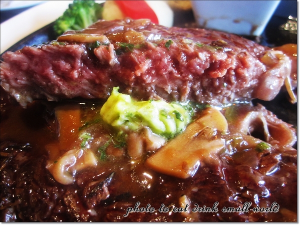 托斯卡尼尼義大利餐廳：桃園國際店托斯卡尼尼~~空間大氣氛好份量多還有停車場哦