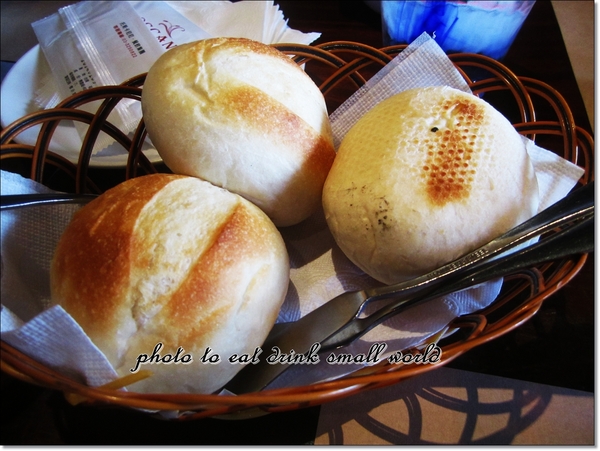 托斯卡尼尼義大利餐廳：桃園國際店托斯卡尼尼~~空間大氣氛好份量多還有停車場哦