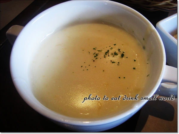 托斯卡尼尼義大利餐廳：桃園國際店托斯卡尼尼~~空間大氣氛好份量多還有停車場哦