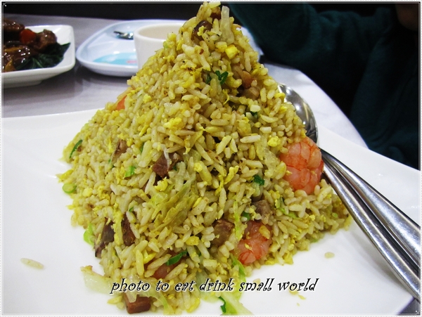 華漾大飯店(環球店)：吃飯時間總是間間客滿的環球百貨