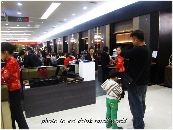 華漾大飯店(環球店)：吃飯時間總是間間客滿的環球百貨