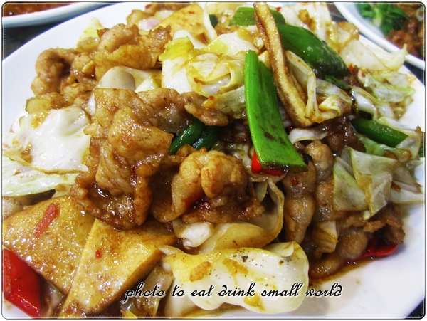 大湯匙麵食館：初訪~~人潮雖然多但是吃起來蠻失望的