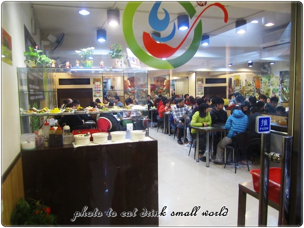 大湯匙麵食館：初訪~~人潮雖然多但是吃起來蠻失望的