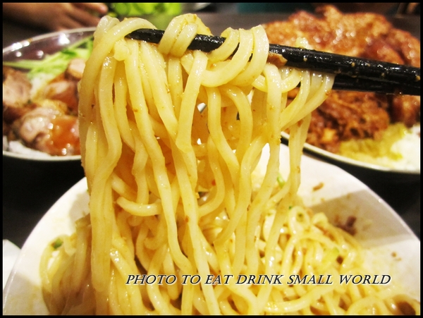 黑殿飯店DARK PALACE TAIWANESE GOURMET(創始店):來淡水不吃阿給了,就是要吃你